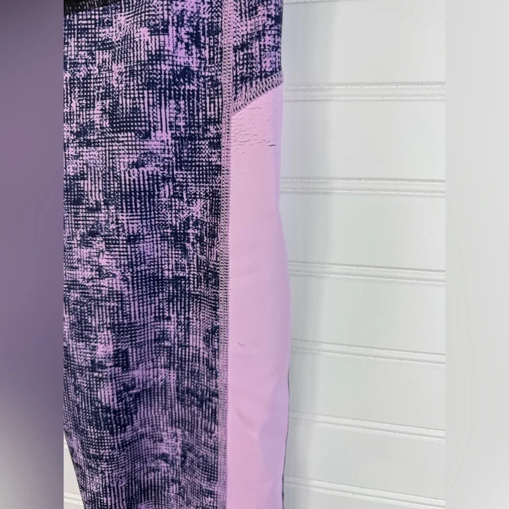 Under Armour women’s black & purple crop compression workout leggings. Size S - Picture 3 of 4